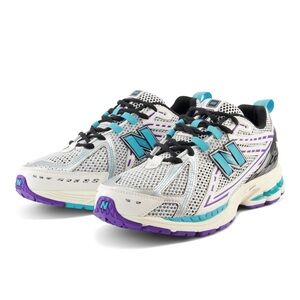 New Balance 1906 R Men’s 10.5 Women’s 12. Worn twice.